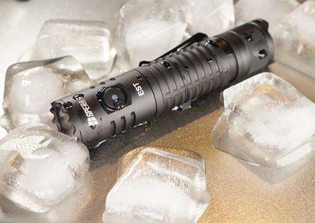 Speras EST lommelykt 1900lm / 211 meter kastelengde 