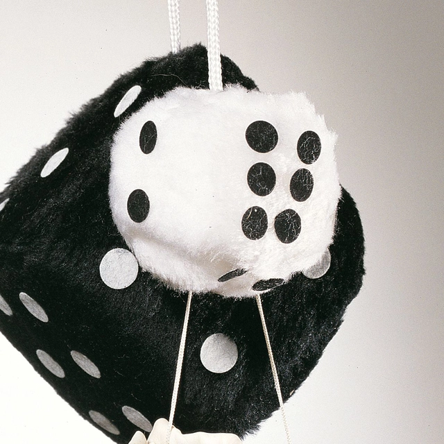 Terninger 8x8 cm hvit Pynt opp i kjøretøyet med terninger 