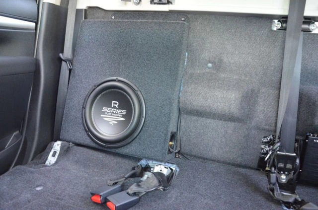 ConnectED Bilspesifikk Basskasse 10" Toyota Hilux (2016 -->) 