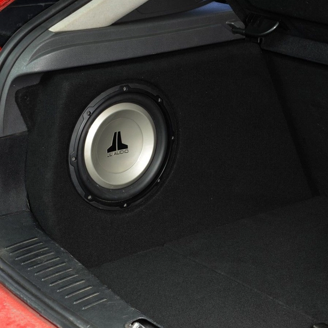 ConnectED Bilspesifikk basskasse 10" Ford Focus (2005 - 2010) 