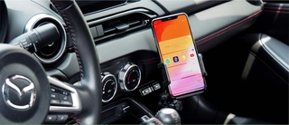 BeatSonic holder med Qi lading Mazda MX5 (ND)/Fiat 124 Spider (2015-->)