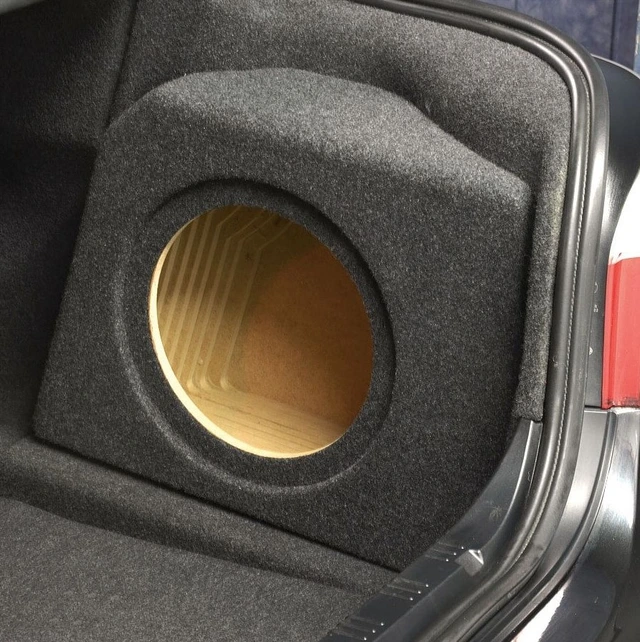 ConnectED Bilspesifikk basskasse 10" BMW 5-serie Sedan (E60) (2004 - 2010) H 