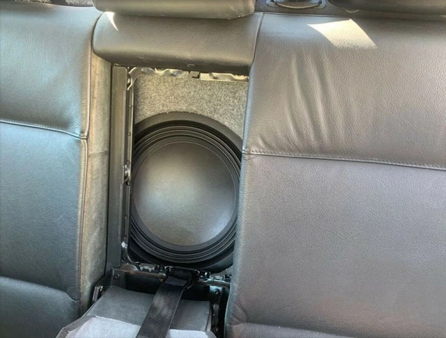 ConnectED Bilspesifikk basskasse 12" BMW 3-serie (E46) Sedan (1998 - 2004) 