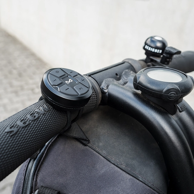 Ampire Bluetooth fjernkontroll For bruk i bil, båt, sykkel etc. 