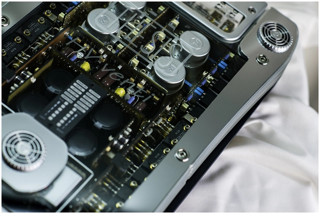 Audison Thesis HV VENTI 1600W RMS @ 4ohm i Hi-Power! 