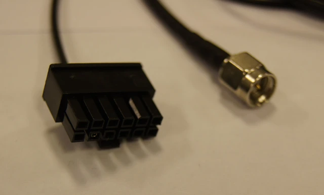 Connects2 AutoDAB tilbehør - SMA DAB-antenne for montering på glassrute 