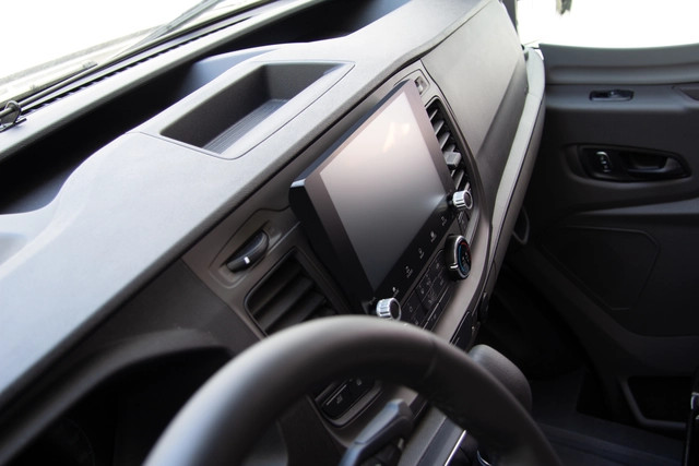 ESX i40 Smart Naviceiver m/9“ skjerm Ford Transit 310/350 7th Generation 