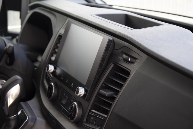 ESX i40 Smart Naviceiver m/9“ skjerm Ford Transit 310/350 7th Generation 