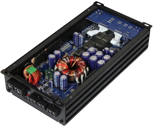 CRUNCH GTO3750, 3-kanals forsterker Class D Digital 3-kanals forsterker 