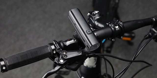 Speras UB1000 lykt for sykkel, Inkl UB4 1000lm / 4800mah 