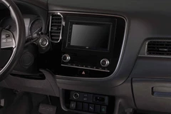 InCarTec monteringskit 2-DIN Outlander (2013 - 2021) Pianosort