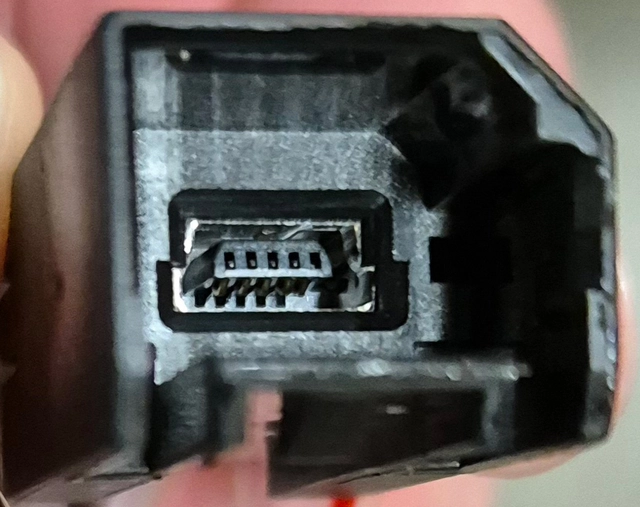 ConnectED Adapter - Beholde USB Med sort Autolink plugg 