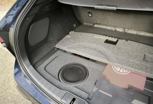 ConnectED Bilspesifikk basskasse 10" Lexus RX (2023 -->) 