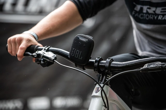 JBL WIND3S bærbar BT høyttaler blå Kompakt BT med feste for sykkelstyre 