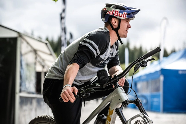 JBL WIND3S bærbar BT høyttaler grå Kompakt BT med feste for sykkelstyre 