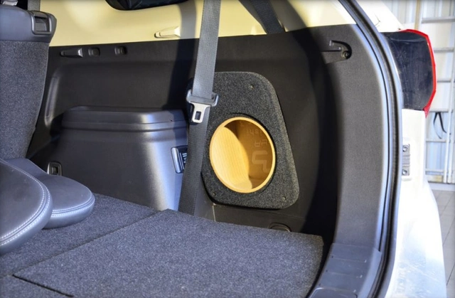 ConnectED MDF Bilspesifikk Basskasse 8" Outlander (2013 -->) 