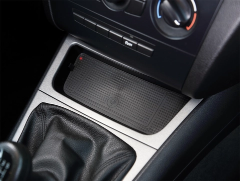 inbay Integrert Qi ladeplate (10W) BMW 1-Serie (2004 - 2011)