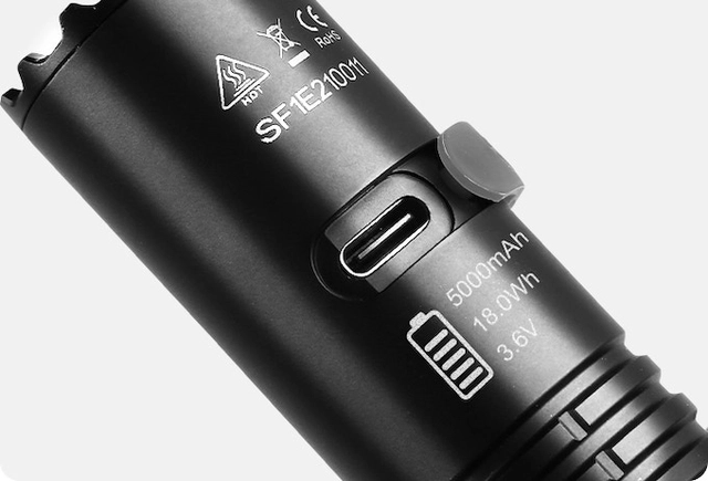 Speras E21 lommelykt i titanium legering 2000lm / 322 meter kastelengde 