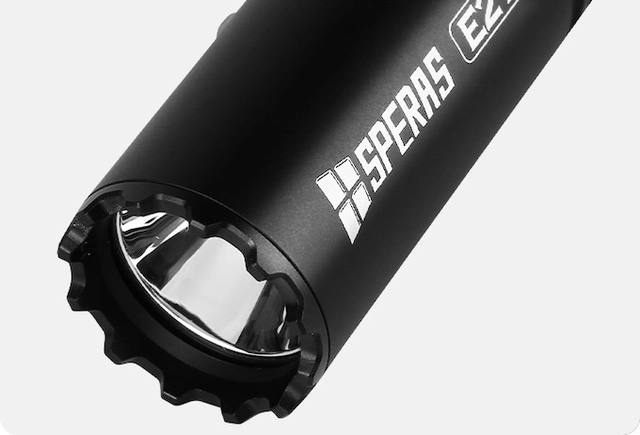 Speras E21 lommelykt i titanium legering 2000lm / 322 meter kastelengde 