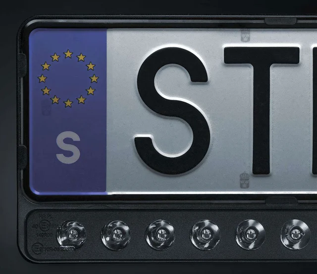 Strands integrert LED-lys i skiltholder! Oppgradert 809135 Nuuk E-line 8100 lumen 