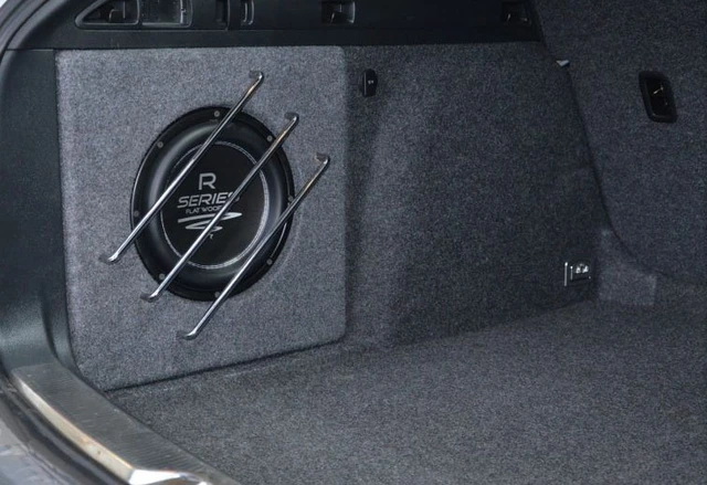 ConnectED MDF bilspesifikk Basskasse 10" Skoda Superb stv. (2008 - 2015) 