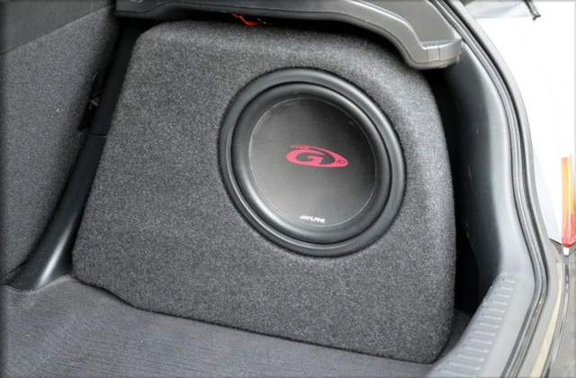 ConnectED Bilspesifikk basskasse 10" Honda Civic (2001 - 2005) 