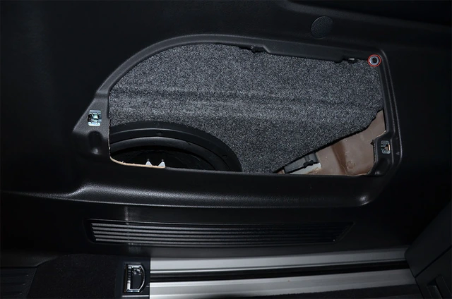 ConnectED Bilspesifikk basskasse 10" VW Caravelle/Multiv. (2009-2015) Venstre 